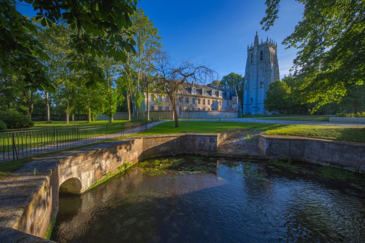Vue sur l'Abbaye Notre-Dame du Bec-Hellouin © ADT de l'Eure, J.F. Lange