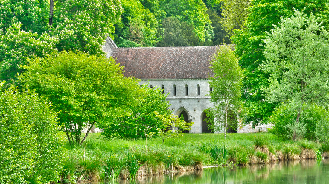 Abbaye de Fontaine Guérard, Radepont © AdobeStock, PackShot