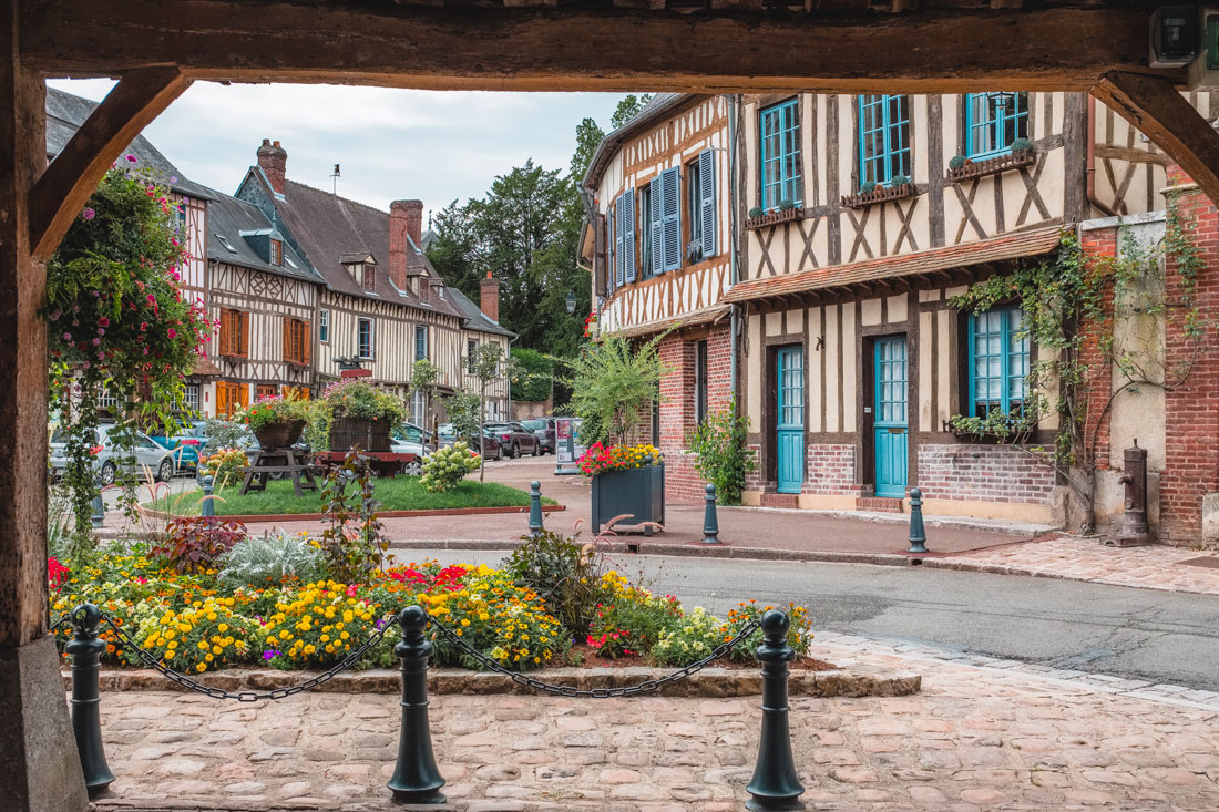 Lyons la Forêt © Teddy Bear Photos