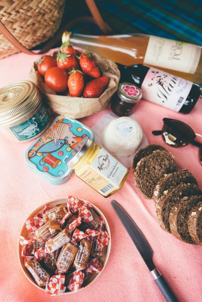 Paniers pique-nique, plats à emporter, service de livraison à domicile