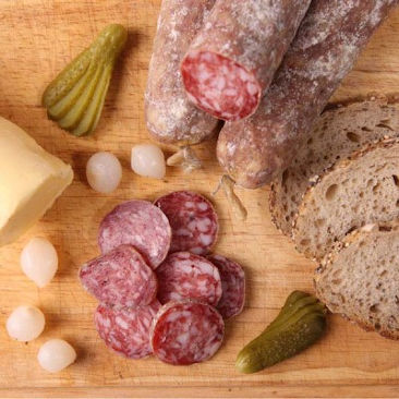 Saucisson sec au Camembert © Ferme du Louviers