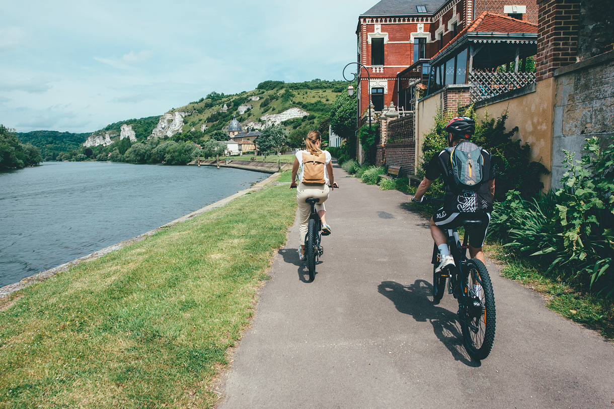 Vélos, bord de Seine, Les Andelys © Max Coquart, Best Jobers