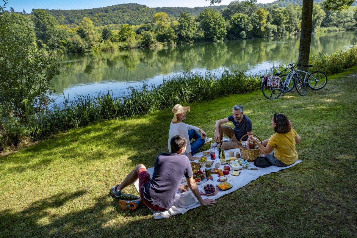 Pique-nique à Poses - ADT de l'Eure - JF Lange