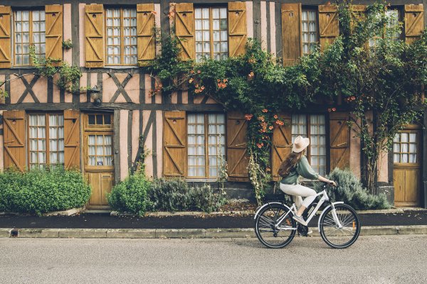 Balade-à-vélo-électrique---Lyons-la-Forêt-©Max-Coquard,-Bestjobers---Eure-Tourisme 10 spots instagrammables dans l’Eure