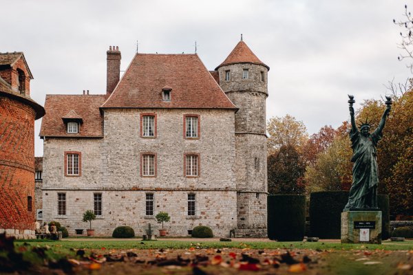 Explorer les châteaux de l’Eure en Normandie pendant les vacances de la Toussaint
