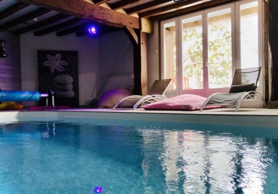 BERVILLE LA CAMPAGNE Gîte La Grange des Cormiers Piscine