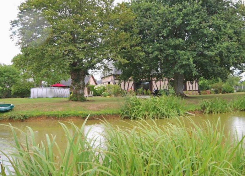 Gîte LA ROULOTTE DU PRESSOIR DE GISAY