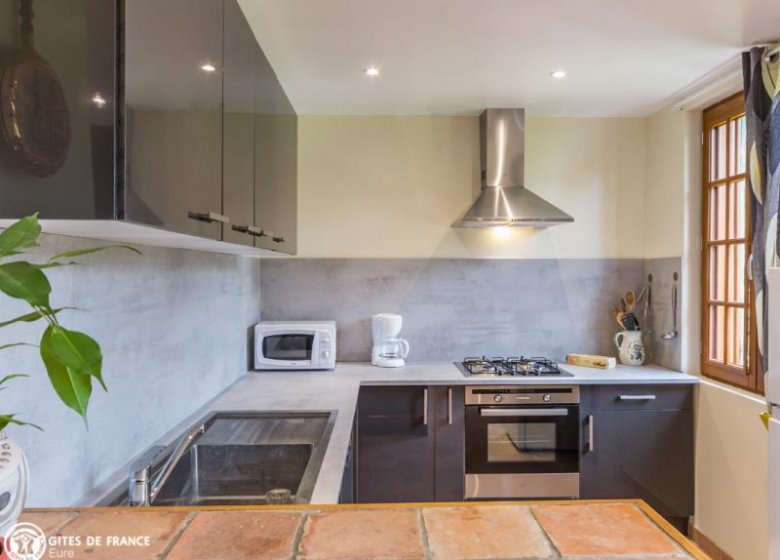 LE FAVRIL Gîte La maison aux volets verts