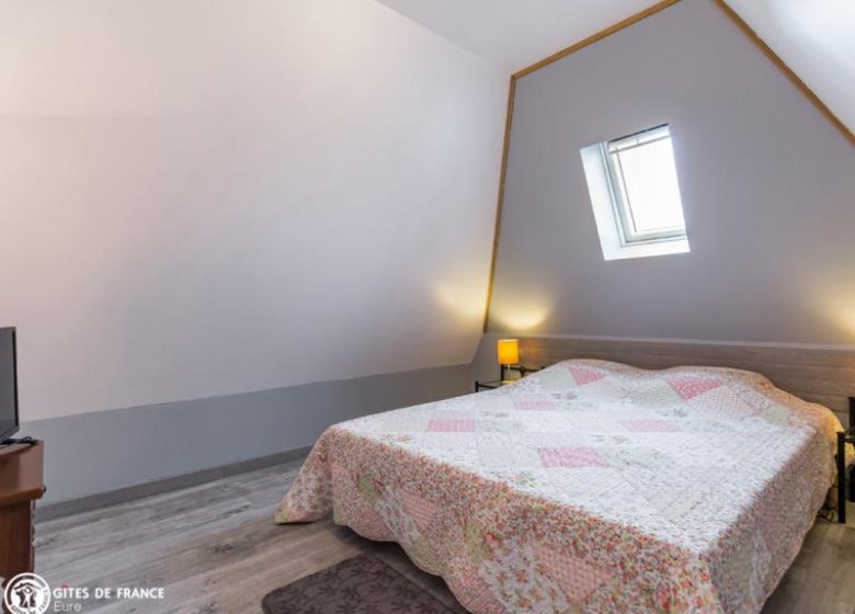 LE FAVRIL Gîte La maison aux volets verts