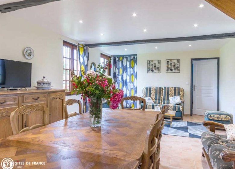 LE FAVRIL Gîte La maison aux volets verts