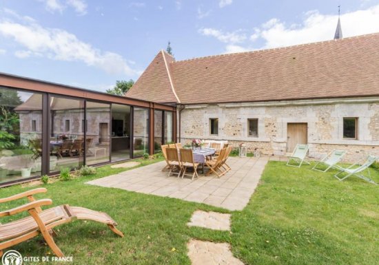 LE MESNIL JOURDAIN Gîte Le Logis de la Motte féodale