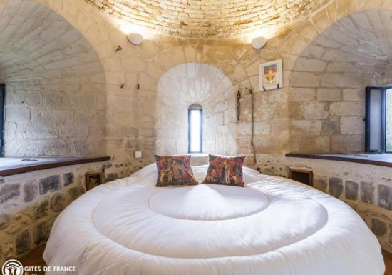 BEZU SAINT ELOI Gîte la Tour de la Reine blanche