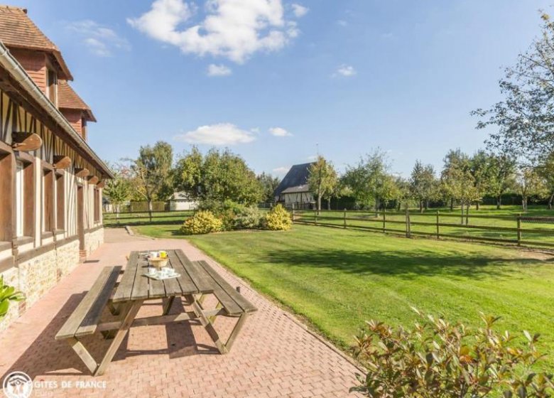 ST AUBIN DE SCELLON Gîte La croix blanche