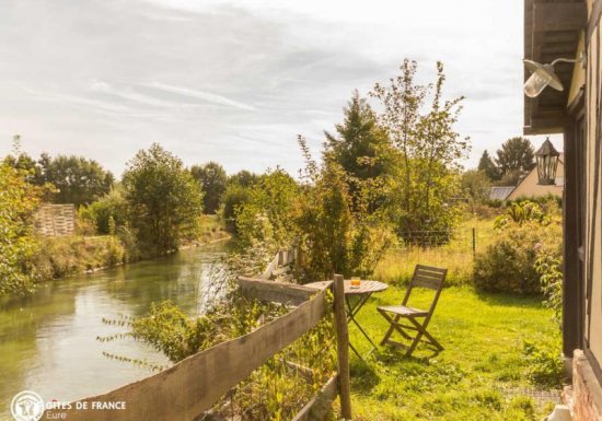 PERRIERS SUR ANDELLE Gîte La cabane du pêcheur