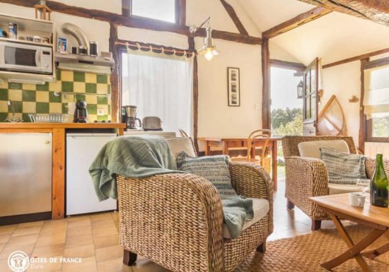 PERRIERS SUR ANDELLE Gîte La cabane du pêcheur