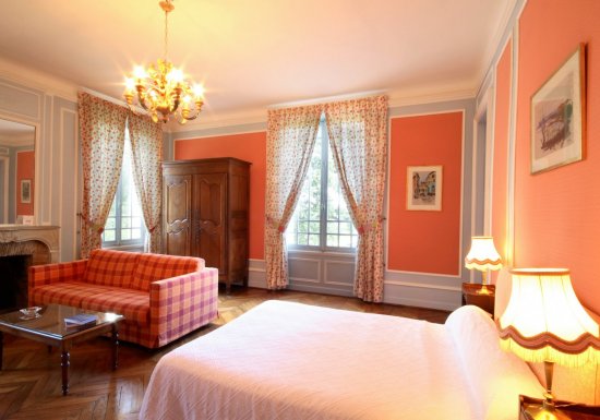 © M.-Adole Château de la Rapée