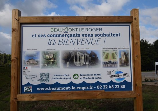 Mairie Beaumont-le-Rger Aire de camping-car de Beaumont-le-Roger