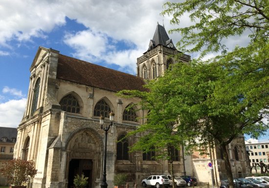 Eglise Abbatiale Saint-Taurin