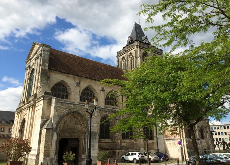 Eglise Abbatiale Saint-Taurin