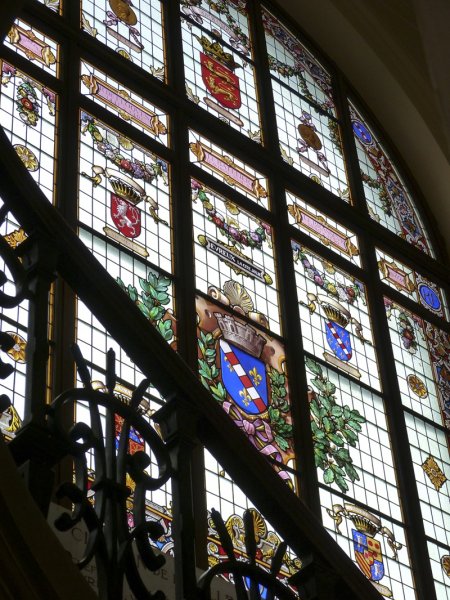 Arc-en-ciel à la Mairie – Vitraux civils dévoilés