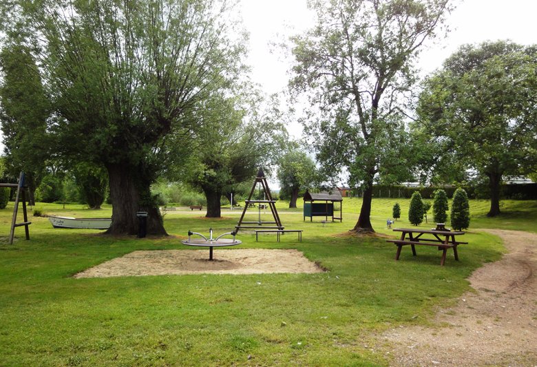 Camping, caravaning du Château de Bouafles – location et résidentiel