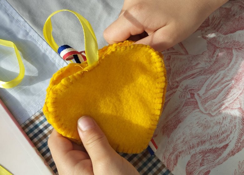 Chiffonnade textile: Atelier textile – Les petits messagers du printemps