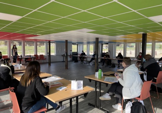 Les 27 Hôtellerie & Evénementiel – Salle de Séminaire