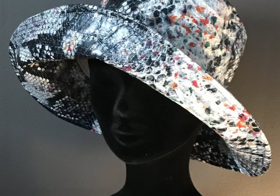 IMPERTINENCE – Création de chapeaux