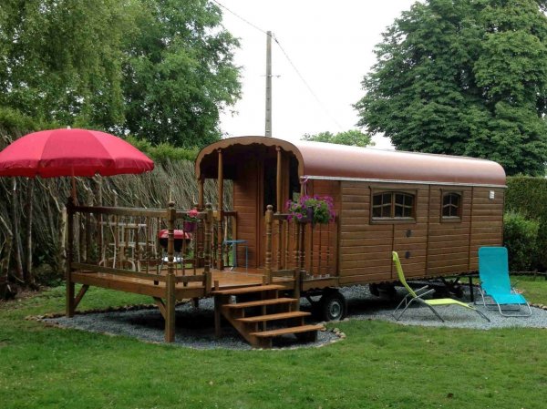 GITE DU PETIT BOIS : La Roulotte du petit bois