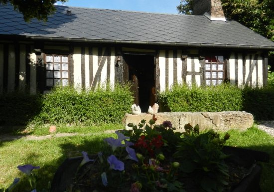 Le Clos de la Risle Gîte des 3 Vaches : cheminée, piscine et spa