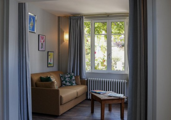 AUX DEUX POETES MAISON MUTEL