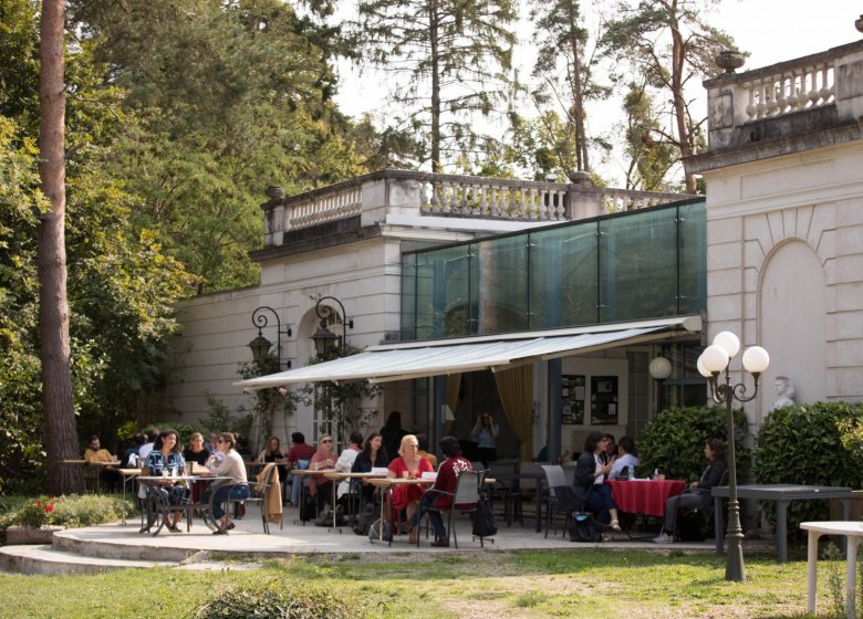 Le Moulin d’Andé et son parc de rocailles