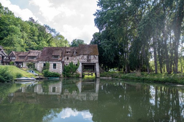 Le Moulin d’Andé et son parc de rocailles