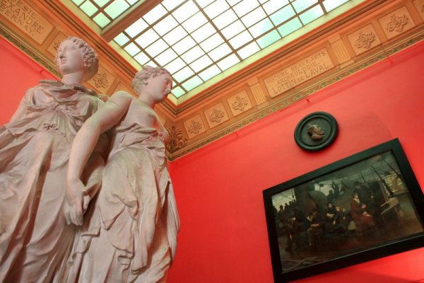 « Regarde à travers » (voir le musée autrement)