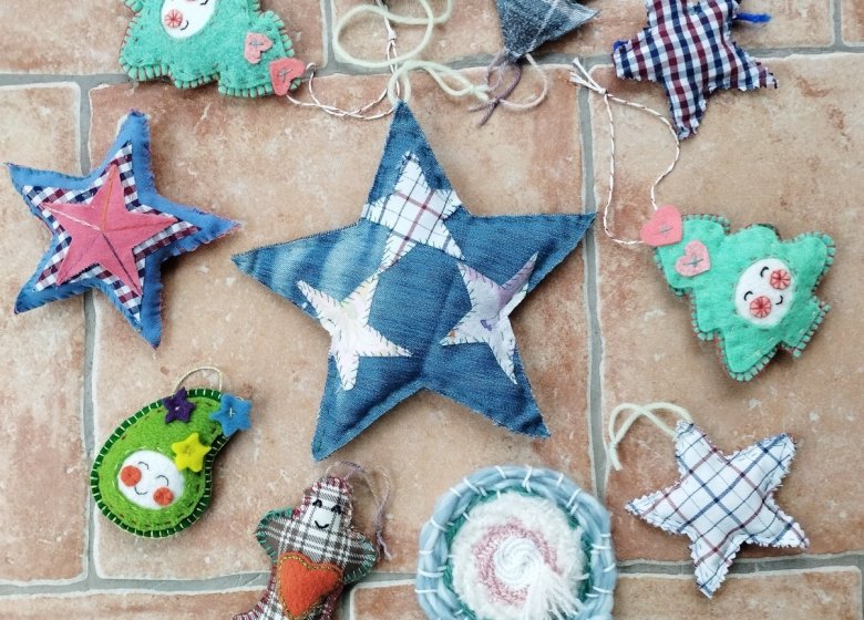 Chiffonnade textile: Créations de Noël cousues à la main