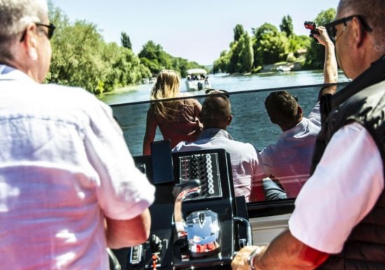 © Oyster Bar and Boat Oyster Boat