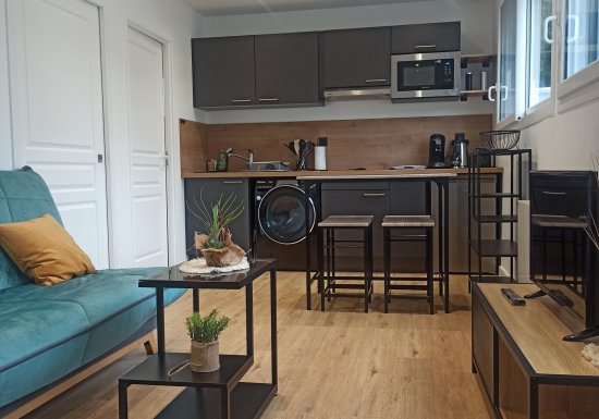 Nid douillet industriel, parking, terrasse, WIFI – L’étape Da Estréla 2