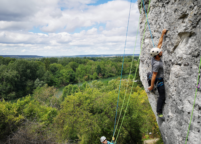 Sortie découverte de l’escalade en falaise à la journée