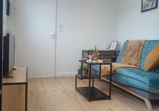 Nid douillet industriel, parking, terrasse, WIFI – L’étape Da Estréla 2