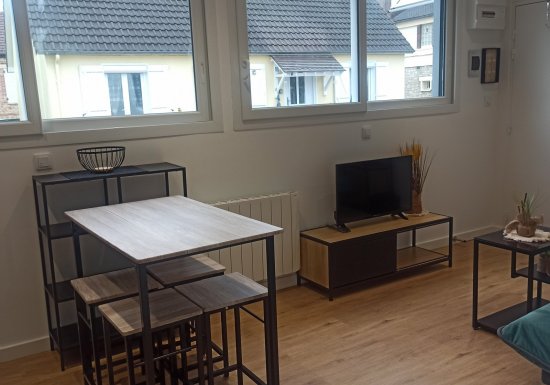 Nid douillet industriel, parking, terrasse, WIFI – L’étape Da Estréla 2