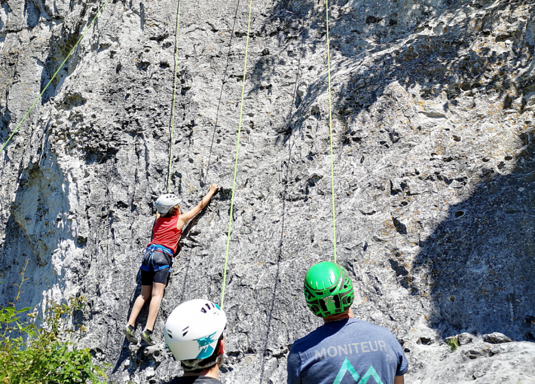 Sortie découverte escalade en falaise privatisée