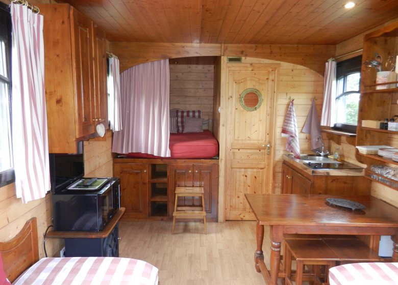 Roulotte Reinette : cosy, piscine et jacuzzi