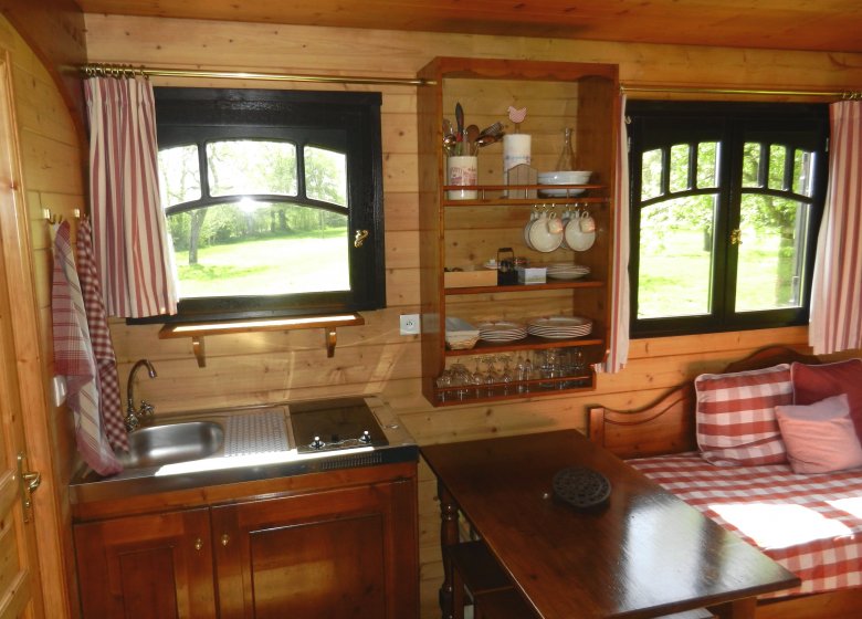 Roulotte Reinette : cosy, piscine et jacuzzi