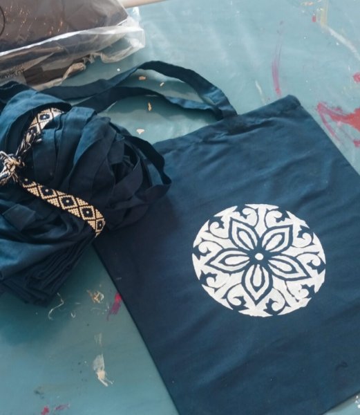 Artistes en herbe : Mon tote bag au pochoir