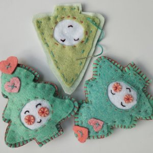 Chiffonnade textile: Créations de Noël cousues à la main