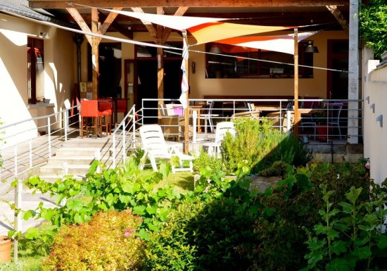 Terrasse de l'hôtel restaurant La Corne d'Abondance, Bourgtheroulde © JC Delisle La Corne d’Abondance
