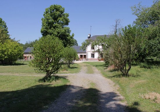 gîte grande maison heudreville sur Eure Grande maison au calme en bordure de rivière