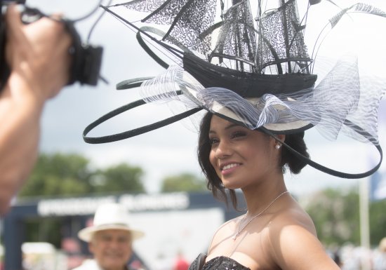 IMPERTINENCE – Création de chapeaux