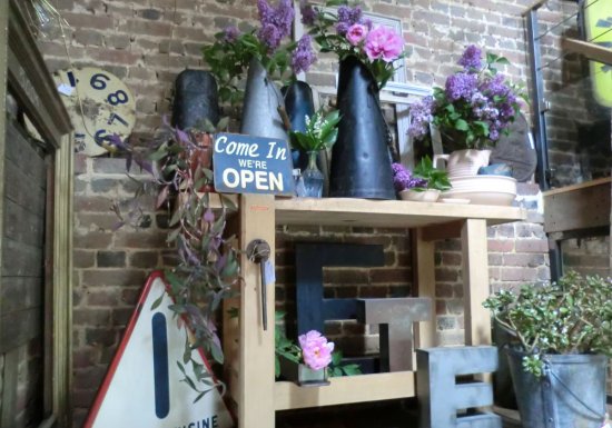 Madame Sortie d’Usine Morgny