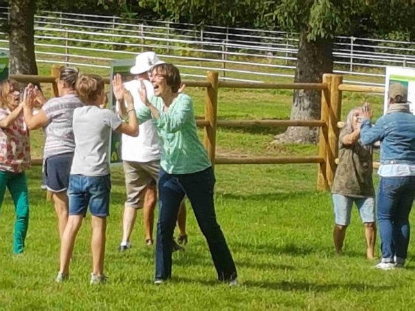 « Yoga du rire ou le rire sans raison « à la maison forestière des Hogues